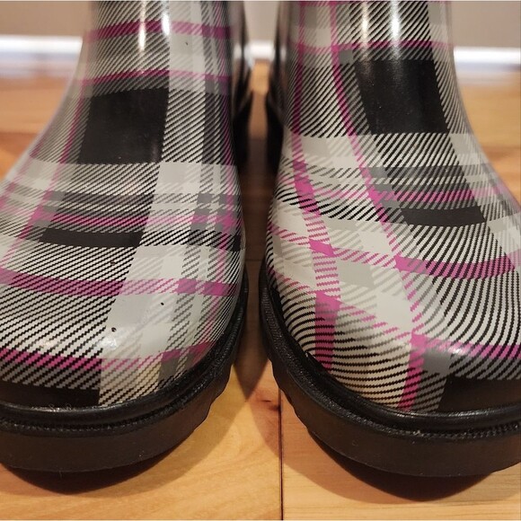 Capelli of New York black and pink plaid rain boots size 9 - Picture 6 of 6